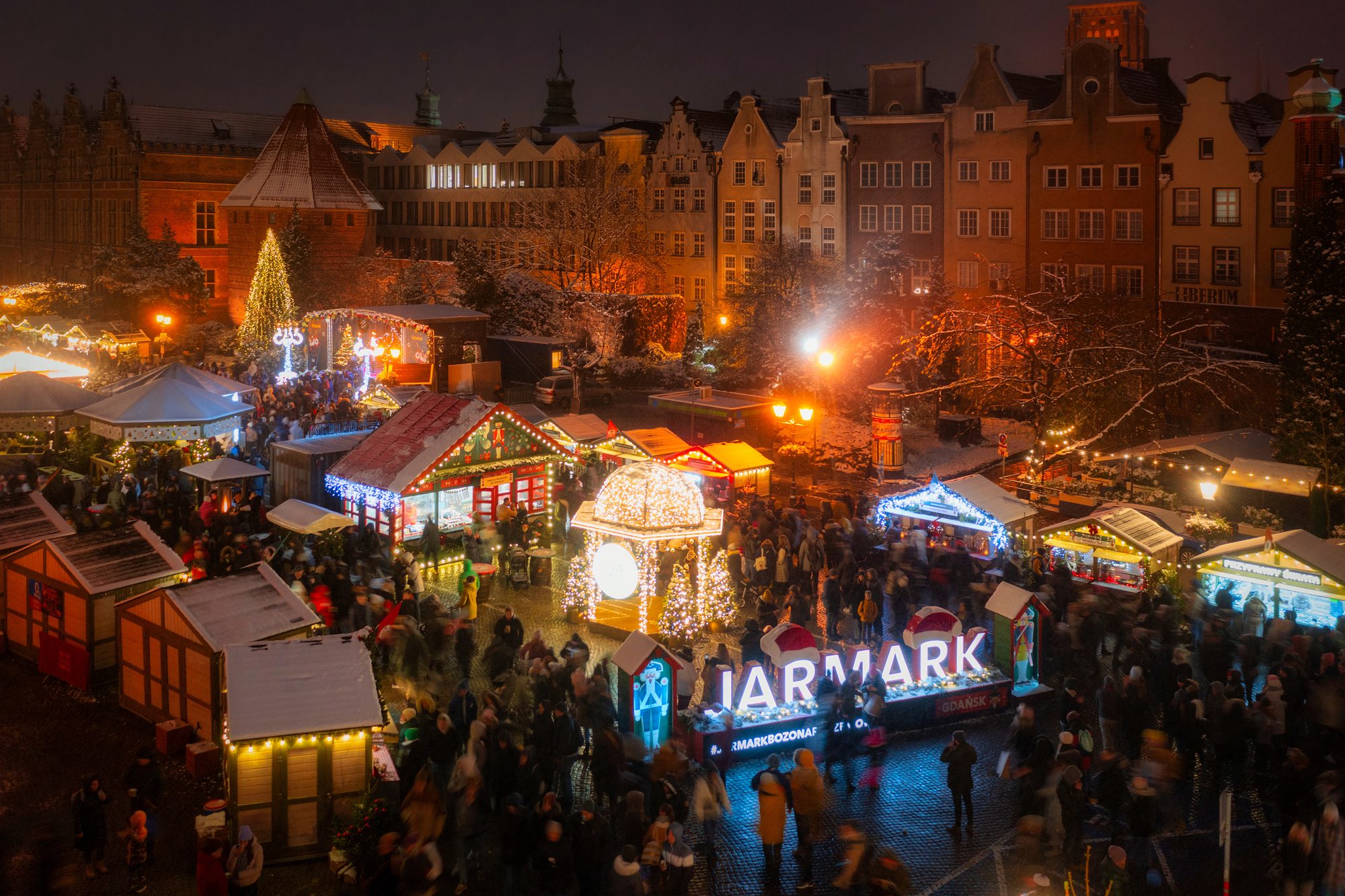 gdansk-christmas-market-where-in gdansk A night time photo of the Christmas market in Gdansk Poland