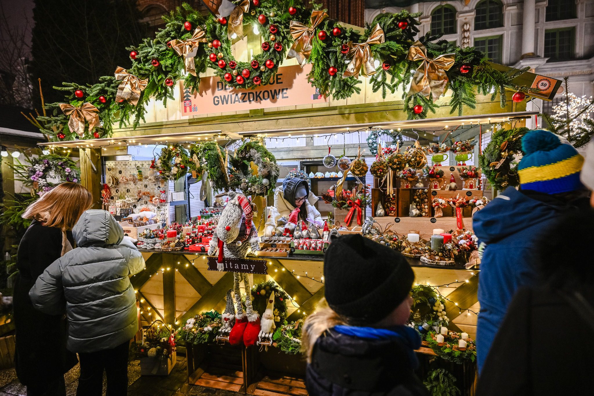 market-stall-at-gdansk-christmas-market market-stall-at-gdansk-christmas-market