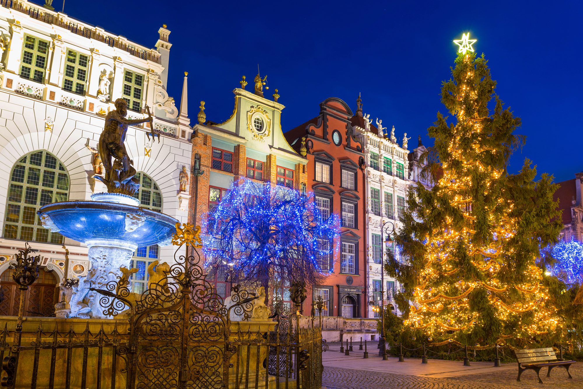 neptune-fountain-gdansk-christmas Photo of Neptune fountain in Gdansk at Christmas